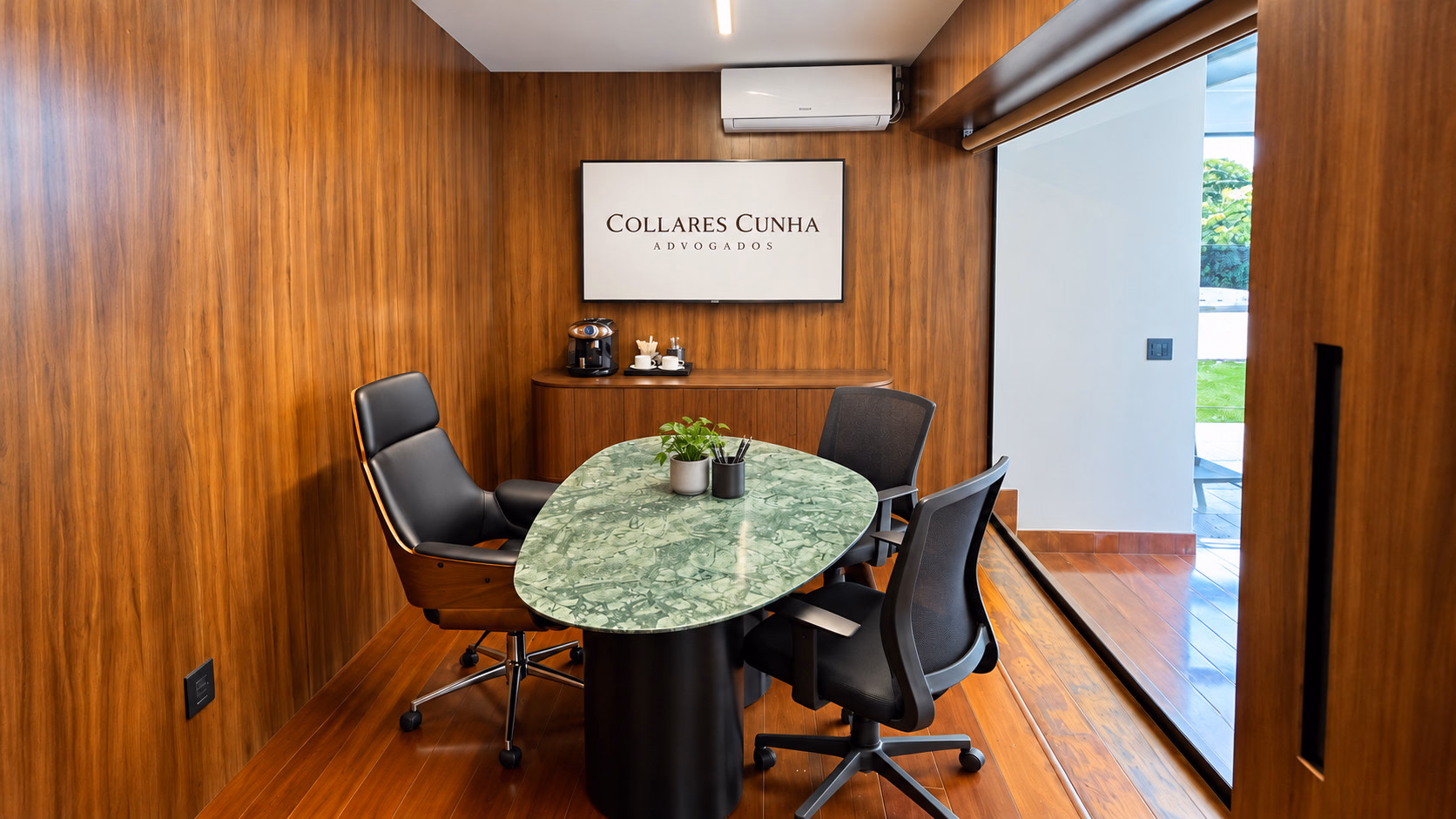 Sala de reuniões privativa para atendimento exclusivo